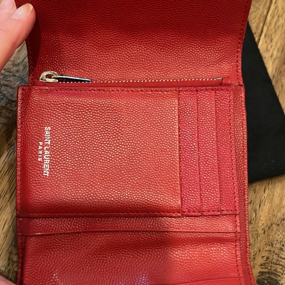 YSL RED CASSANDRE MATELASSÉ COMPACT TRI FOLD WALLET - Picture 2 of 8